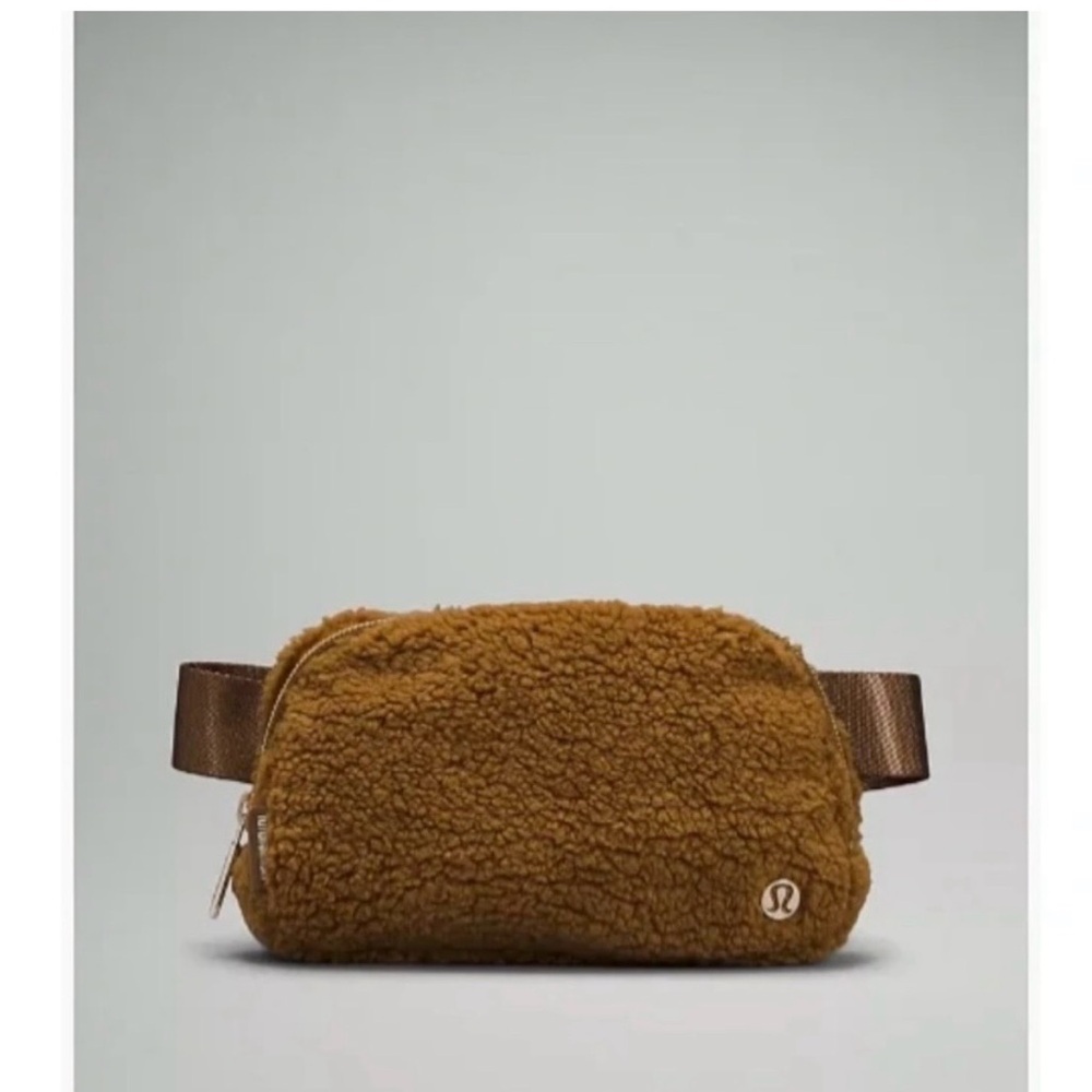 Lululemon Everywhere Belt Bag Teddy Fleece Burnt Brown